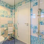 Bright & Inviting 2-bedroom Apt, Marina Apartman *