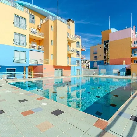 Bright & Inviting 2-bedroom Apt, Marina * Αλμπουφέιρα