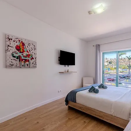 Bright & Inviting 2-bedroom Apt, Marina Αλμπουφέιρα