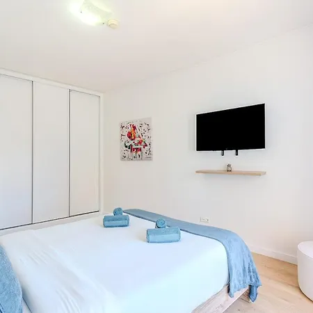 Apartment Bright & Inviting 2-bedroom Apt, Marina *