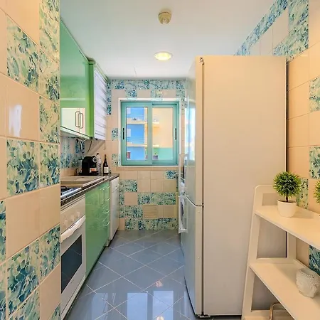 Bright & Inviting 2-bedroom Apt, Marina