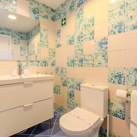 Apartment Bright & Inviting 2-bedroom Apt, Marina
